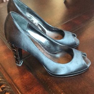 Black:Silver Peep Toe Pumps